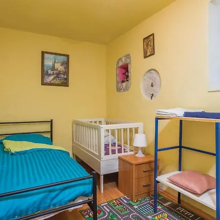 Appartement Pet Friendly In With Wifi Poreč